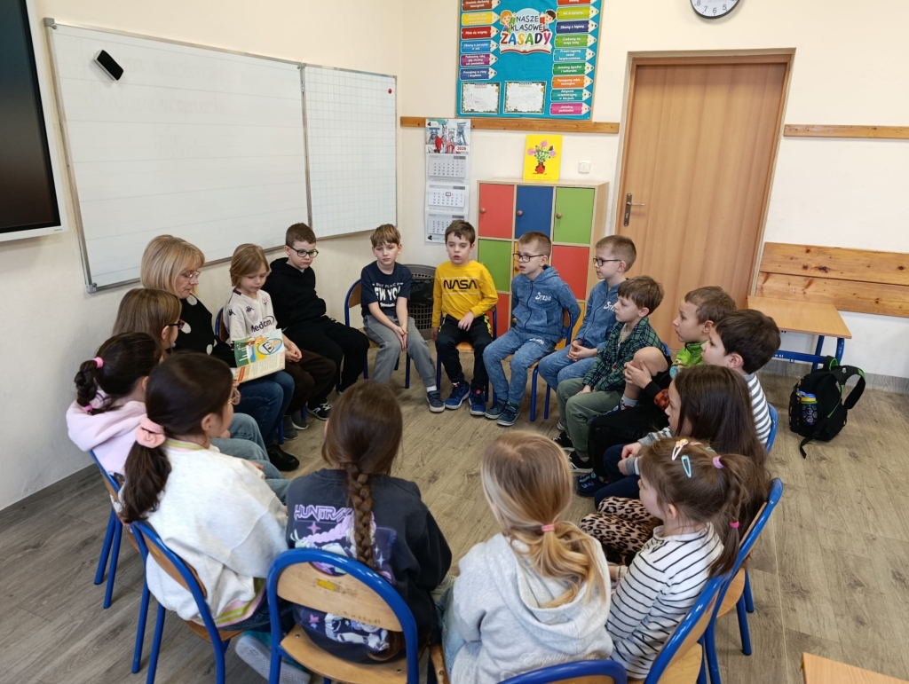 Lekcja biblioteczna w Sarnowie